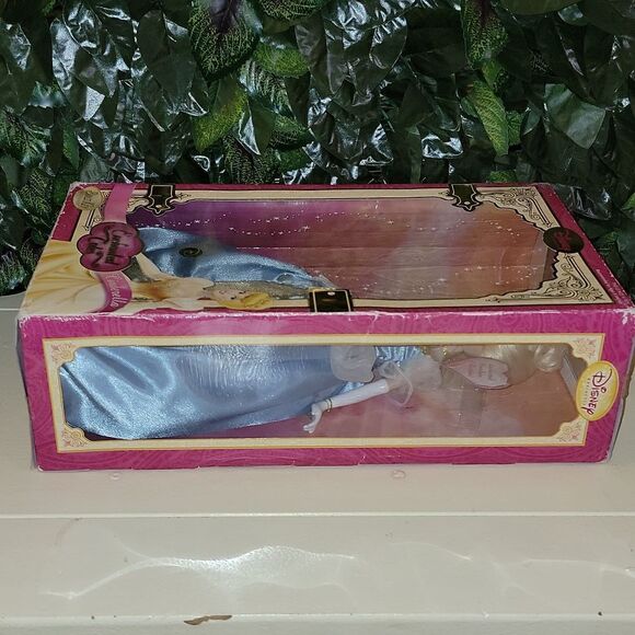 Disney Princess Enchanted Tales 2007 Brass Key Porcelain Doll New Cinderella 16" - Picture 5 of 9